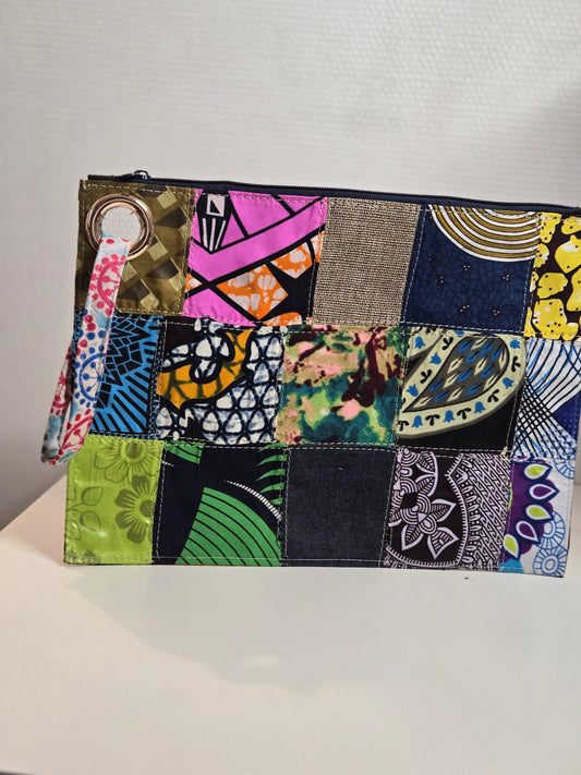 Pochette avec differents pagnes en petits carré et jute jean net daim