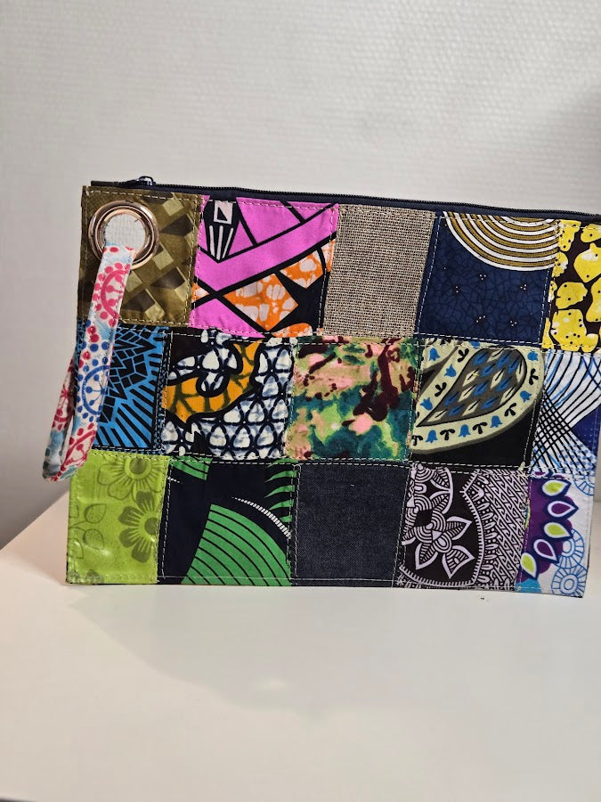 Pochette a carreaux en pagne
