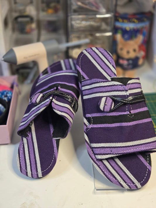 Sandale en tissu tissé mauve foncé et clair